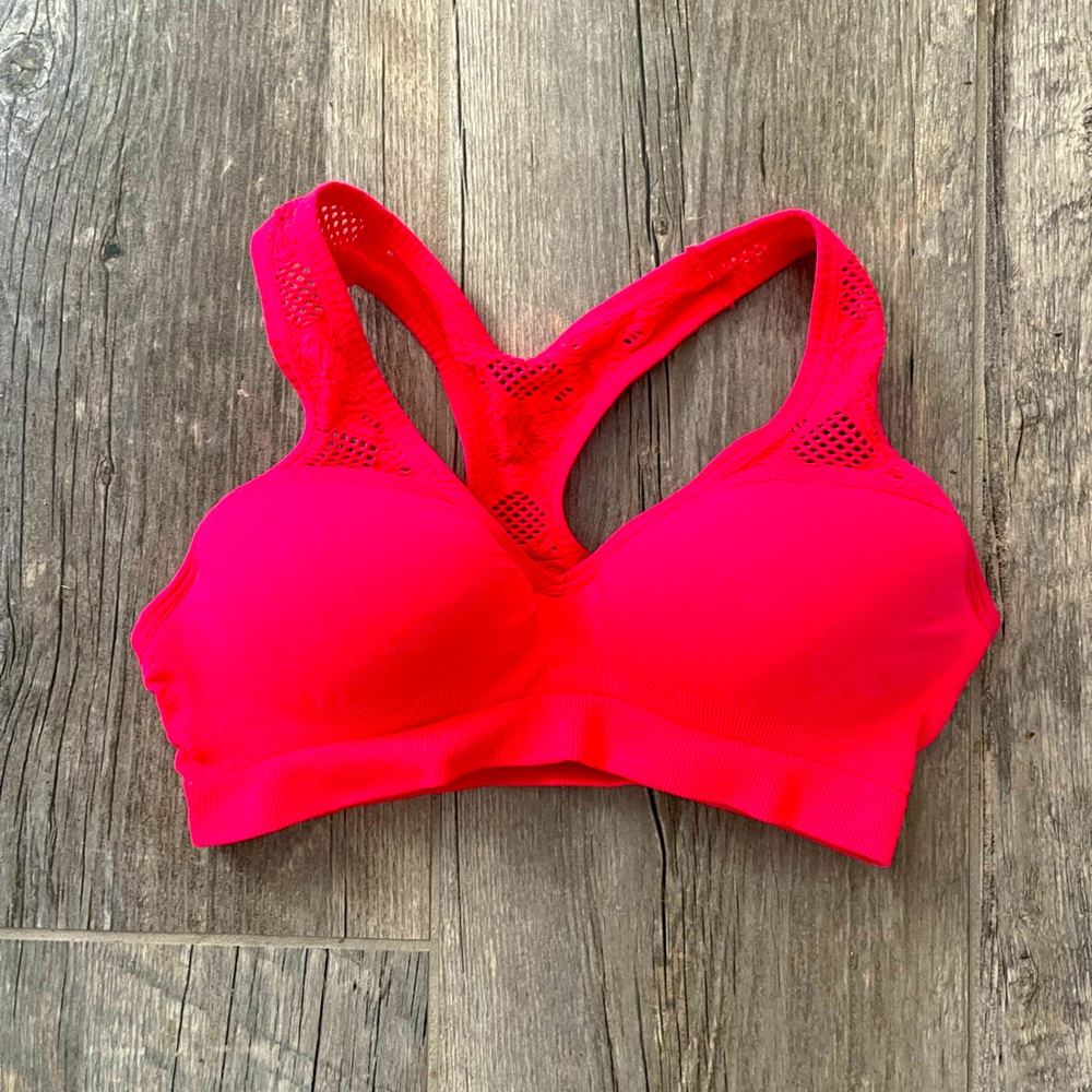 Sports bra bundle 1 pink brand size s/p 1 vs brand size 34B